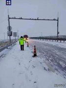 甘肃降温降雪持续 25条高速公路收费站临时管制